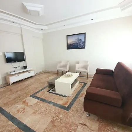 House By The דירה *